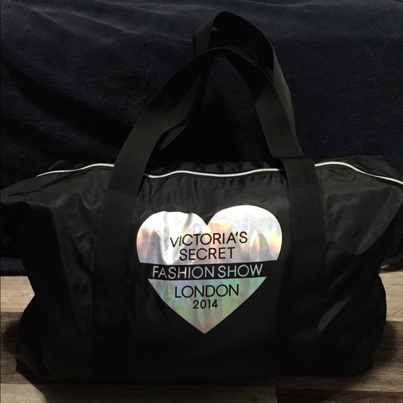 PINK Victoria's Secret Handbags - Victoria secret pink duffle bag